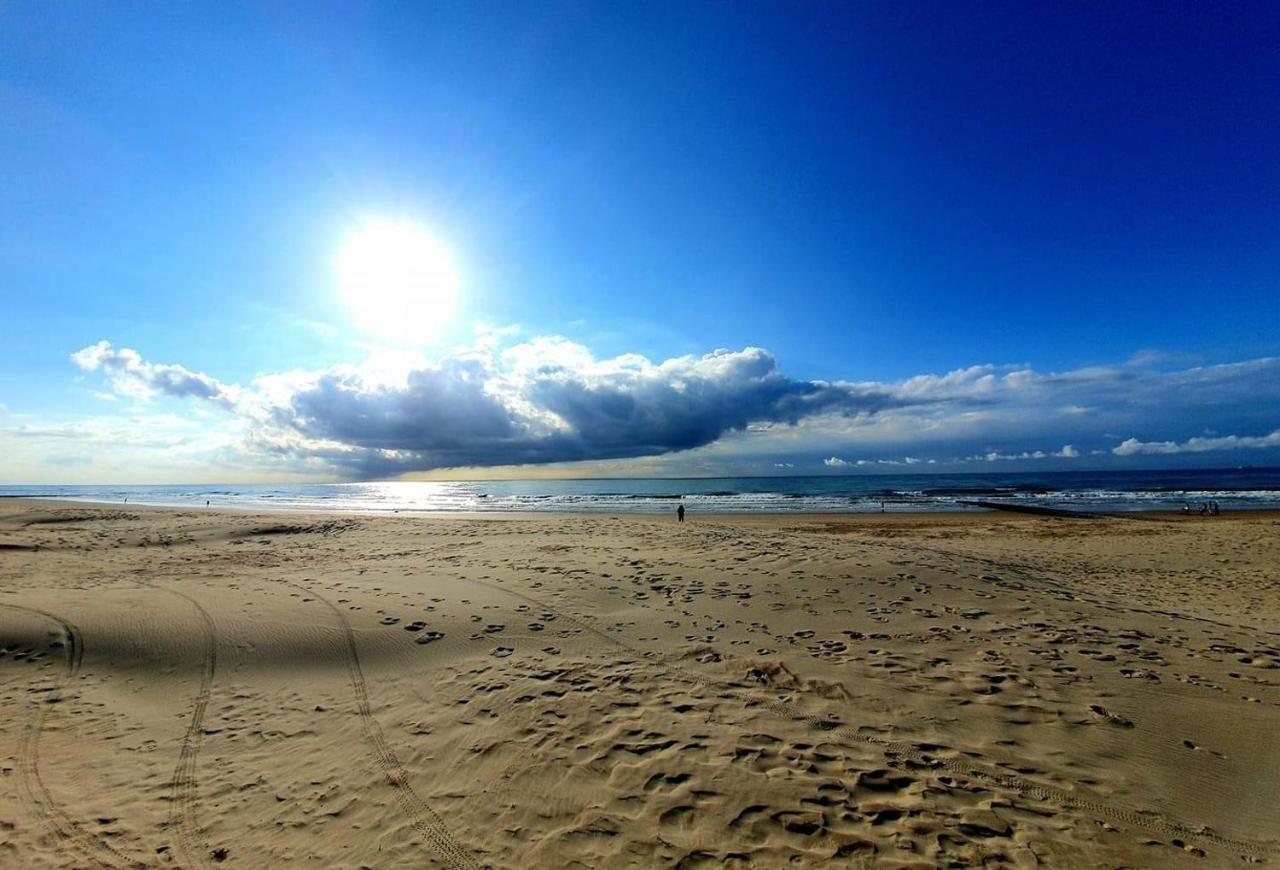 Ruim Zonnig Appartement Op 50M Van Strand オステンド エクステリア 写真