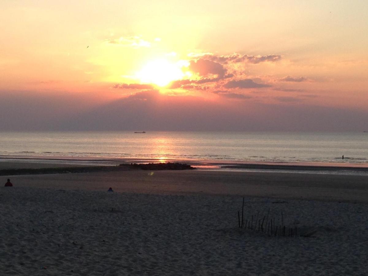 Ruim Zonnig Appartement Op 50M Van Strand オステンド エクステリア 写真